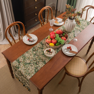 3B8BDE85-C75E-4992-89C0-B9BA15F04F26.png LESEE® Green pastoral flower tassel table runner